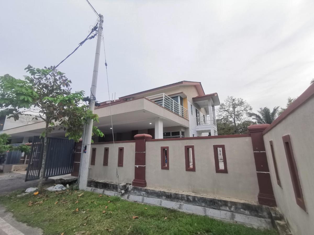 Oyo Homes 90524 D'J Pegaso Serom Homestay ムアル エクステリア 写真